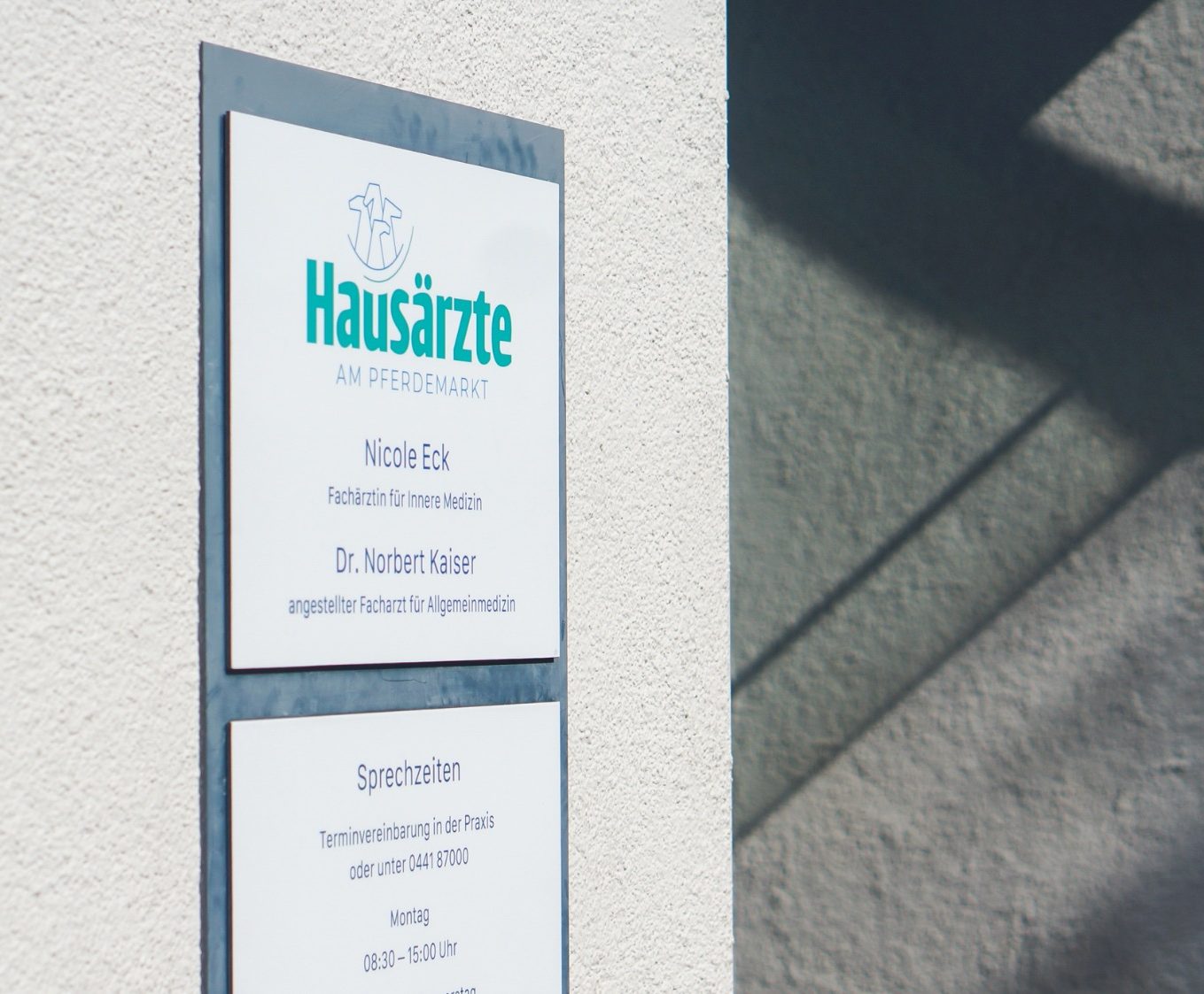 Türschild Hausärzte am Pferdemarkt